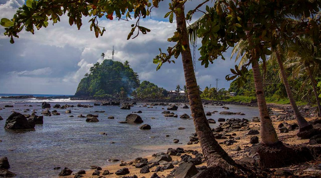 Rocky beach, Upolu, Samoa