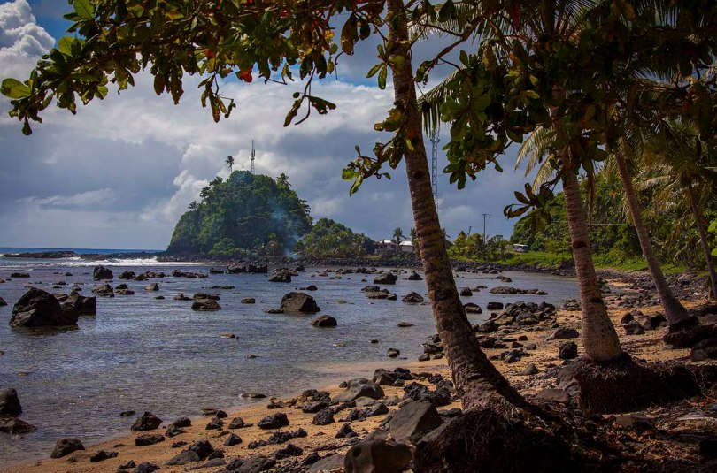 Rocky beach, Upolu, Samoa
